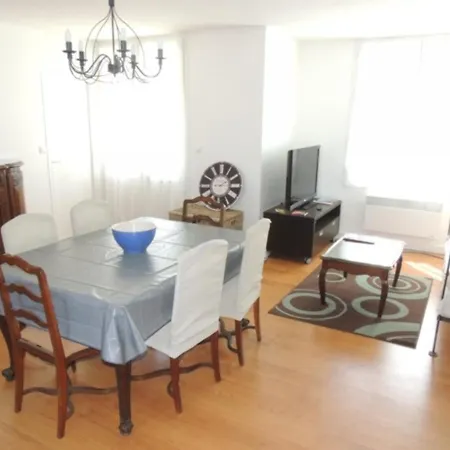 T3 Confortable à Royan, Proche Et Commerces - Fr-1-71-51 *